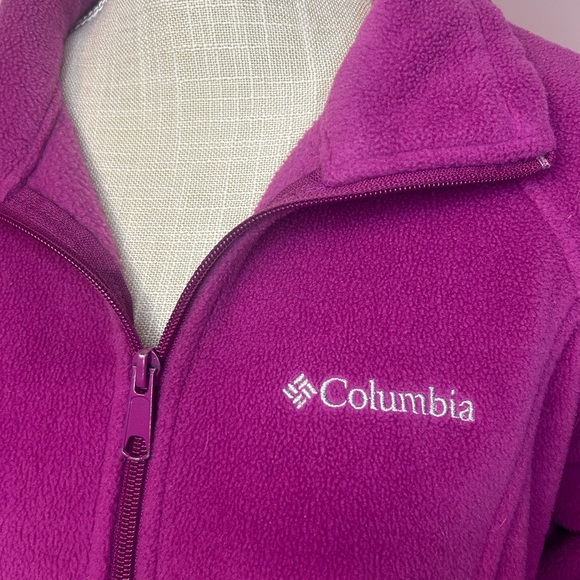 Columbia fushia color size large women’s zip up fleece jacket. Great condition. - Picture 4 of 9
